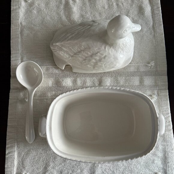 Duck Whittier Soup Tureen with Ladle Complete Set - Used - Picture 2 of 4
